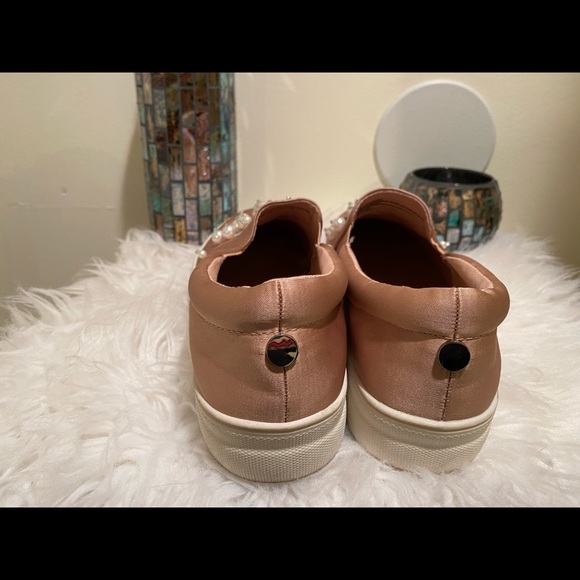 Bedazzled mauve colored shoes - Picture 4 of 5